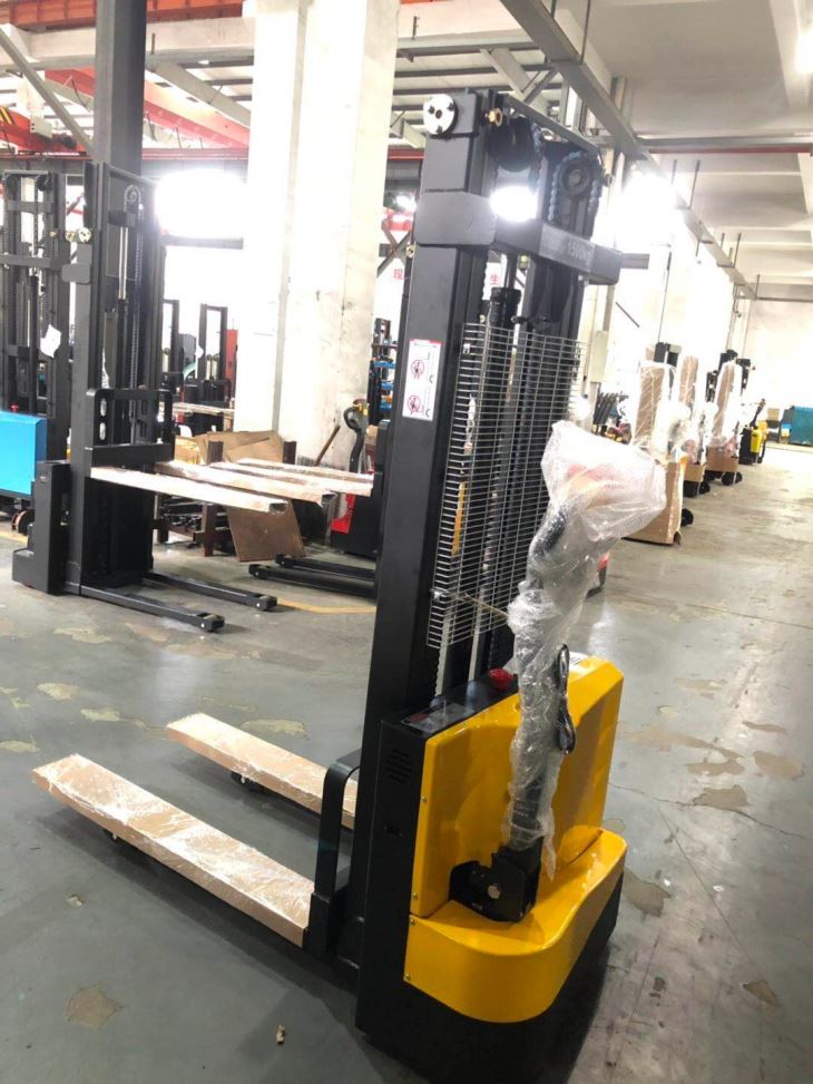 China low price Electric Stacker